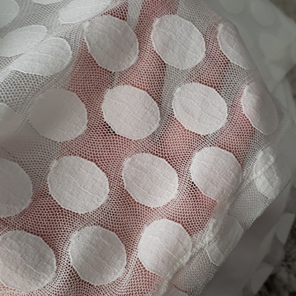 Beautiful Liz Claiborne white polka dot top - Picture 5 of 7